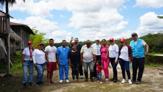 Equipo UNICEF y Olimpica en Guainía